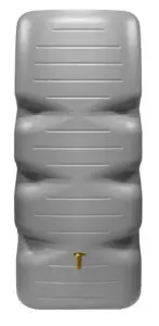 Cuve de récupérateur d'eau de pluie GARANTIA Cubus de 1000 litres, de couleur gris béton avec des lignes horizontales épurées et un robinet en laiton à la base, conçue pour la collecte efficace et esthétique de l'eau de pluie.